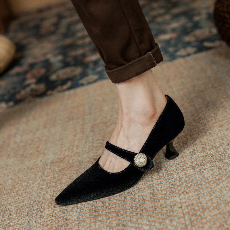 Weinrote Mary-Jane-Schuhe mit  – Women Shoes Heels Bewertung und Preis