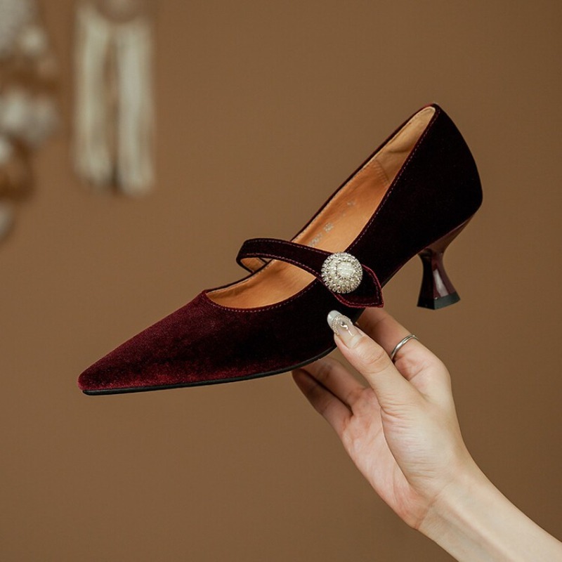 Weinrote Mary-Jane-Schuhe mit  – Women Shoes Heels Bewertung und Preis