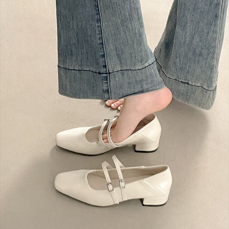 Silberne Mary-Jane-Schuhe für  – Women Shoes Heels Bewertung und Preis
